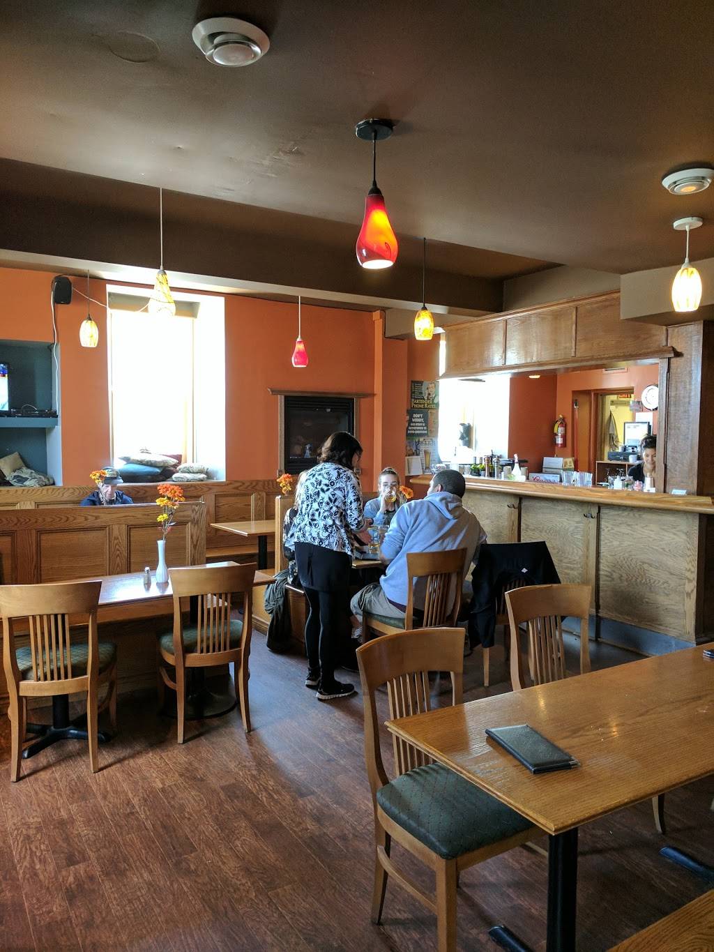 The Cedar House | restaurant | 12 Broadway St W, Paris, ON N3L 2S2, Canada | 5194425555 OR +1 519-442-5555