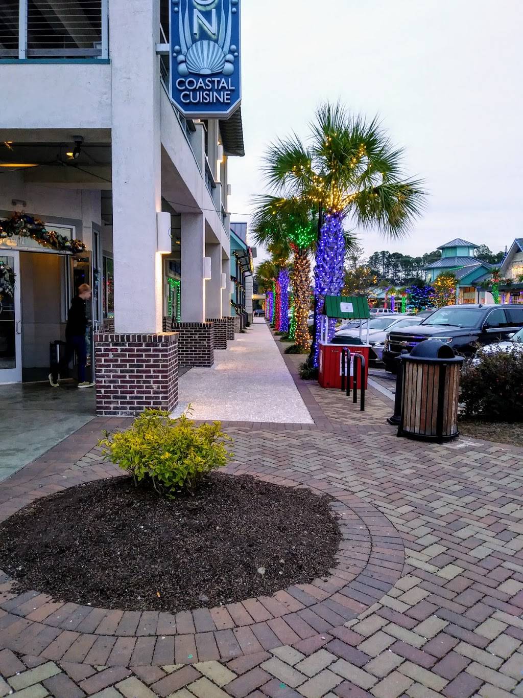 Shelter Cove Towne Centre | shopping mall | 40 Shelter Cove Ln, Hilton Head Island, SC 29928, USA | 8436863090 OR +1 843-686-3090
