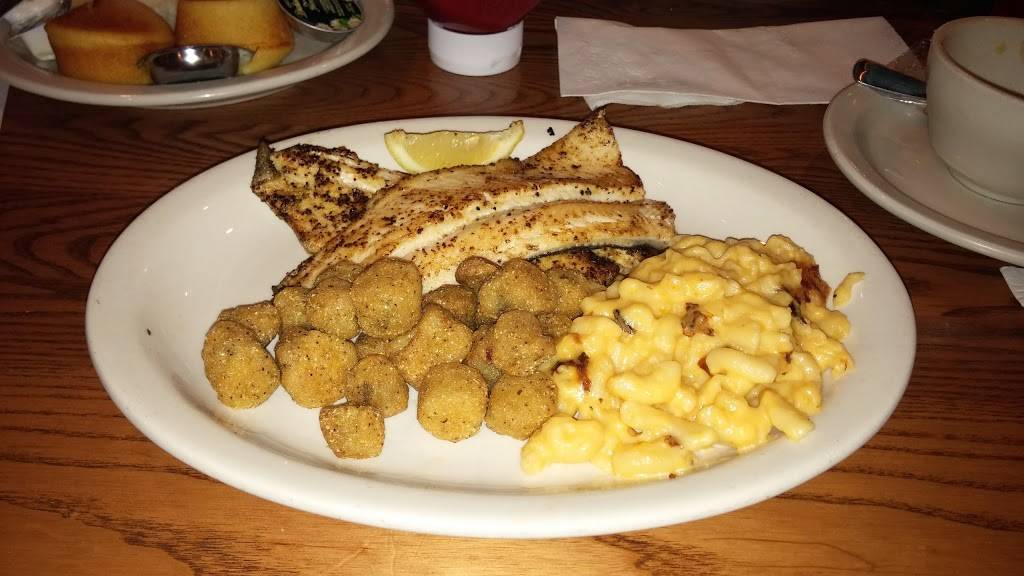 Cracker Barrel Old Country Store | restaurant | 2550 Peters Rd, Fort Pierce, FL 34945, USA | 7725959393 OR +1 772-595-9393