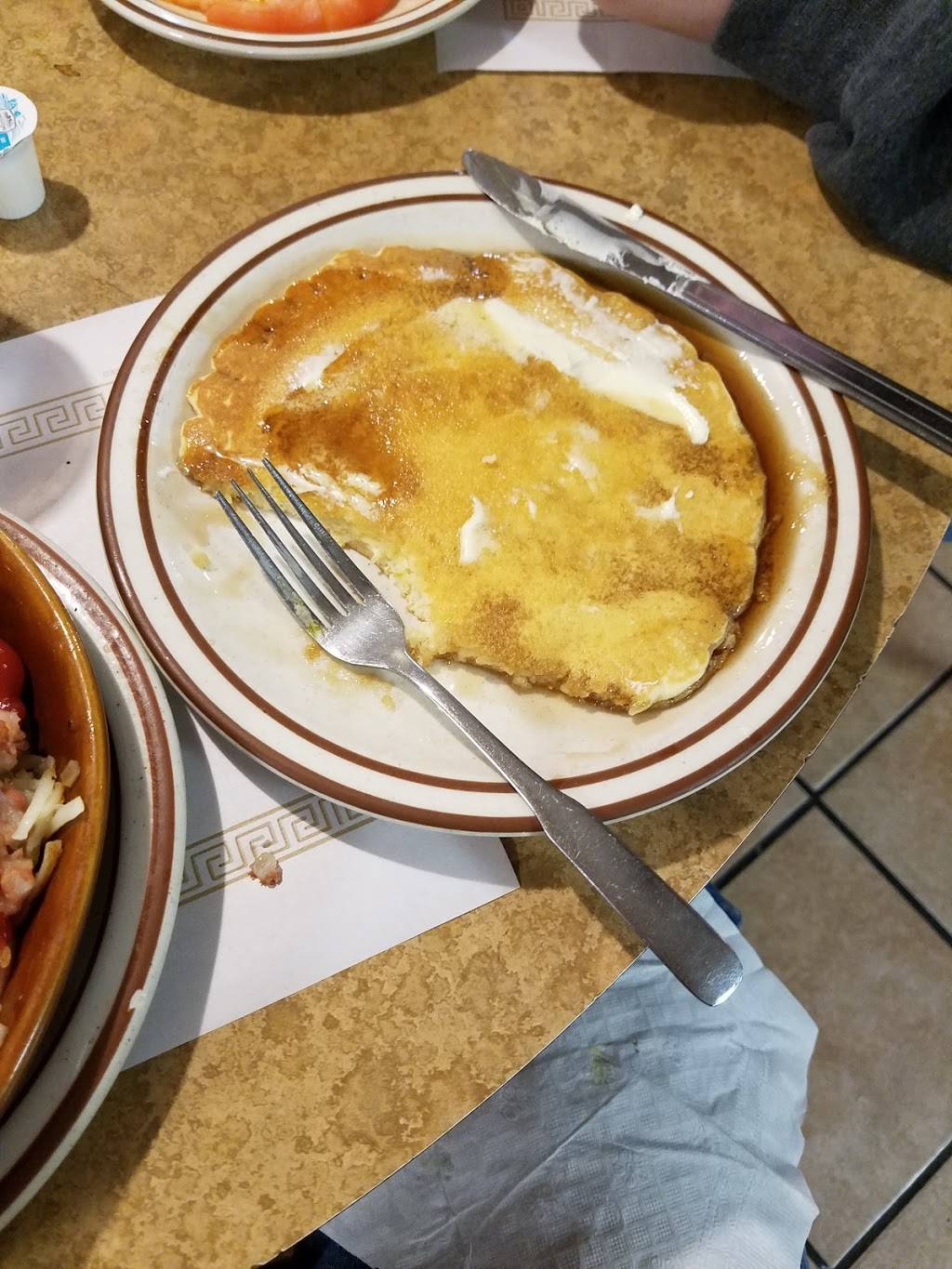 Red Apple Family Restaurant | restaurant | 2511 Locust St, Sterling, IL 61081, USA | 8156255160 OR +1 815-625-5160