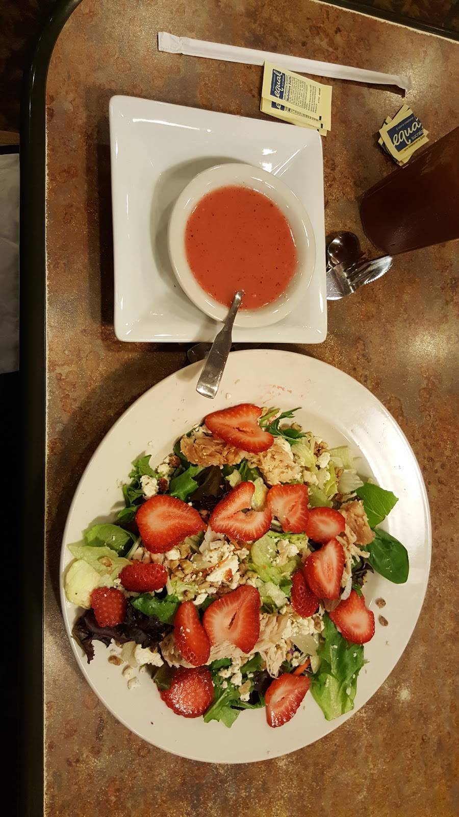 Perkins Restaurant & Bakery | restaurant | 1810 W E War Memorial Dr, Peoria, IL 61614, USA | 3096828616 OR +1 309-682-8616