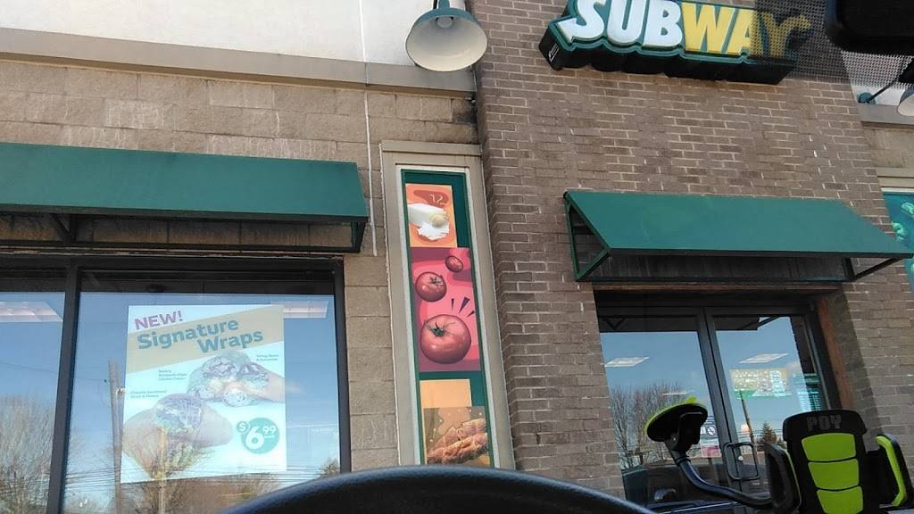 Subway | restaurant | 503 W 3rd St, Connersville, IN 47331, USA | 7658257373 OR +1 765-825-7373