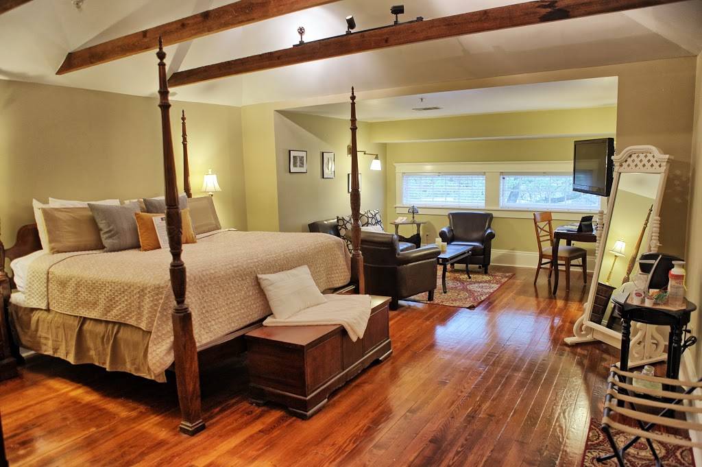 Canal Street Inn | night club | 3620 Canal St, New Orleans, LA 70119, USA | 5044833033 OR +1 504-483-3033