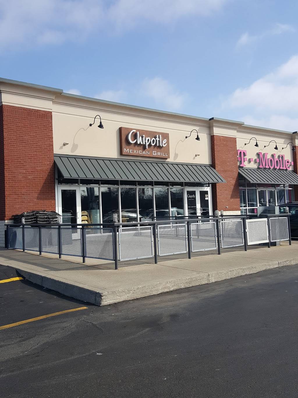 Chipotle Mexican Grill | restaurant | 9430C Colerain Ave, Cincinnati, OH 45251, USA | 5133852156 OR +1 513-385-2156