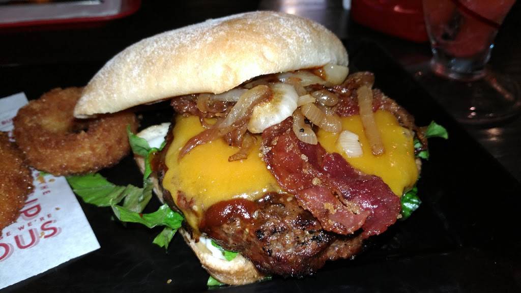 Red Robin Gourmet Burgers and Brews | restaurant | 12300 Jefferson Ave Ste 104, Newport News, VA 23602, USA | 7578828959 OR +1 757-882-8959