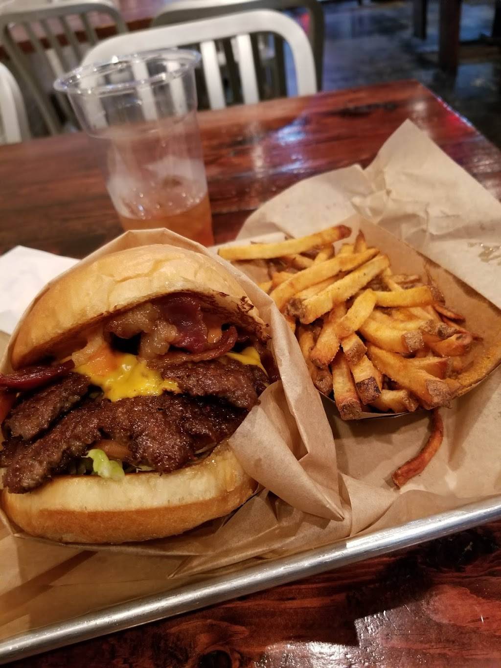The Sear Shack Burgers and Fries | restaurant | 875 W Poplar Ave Suite 6, Collierville, TN 38017, USA | 9018614100 OR +1 901-861-4100