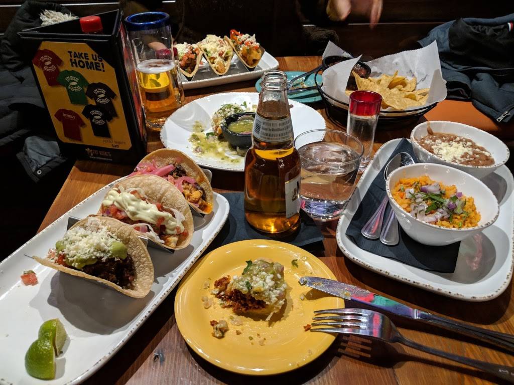 Fat Rosies Taco and Tequila Bar | restaurant | 47 E Chicago Ave, Naperville, IL 60540, USA | 6303280060 OR +1 630-328-0060