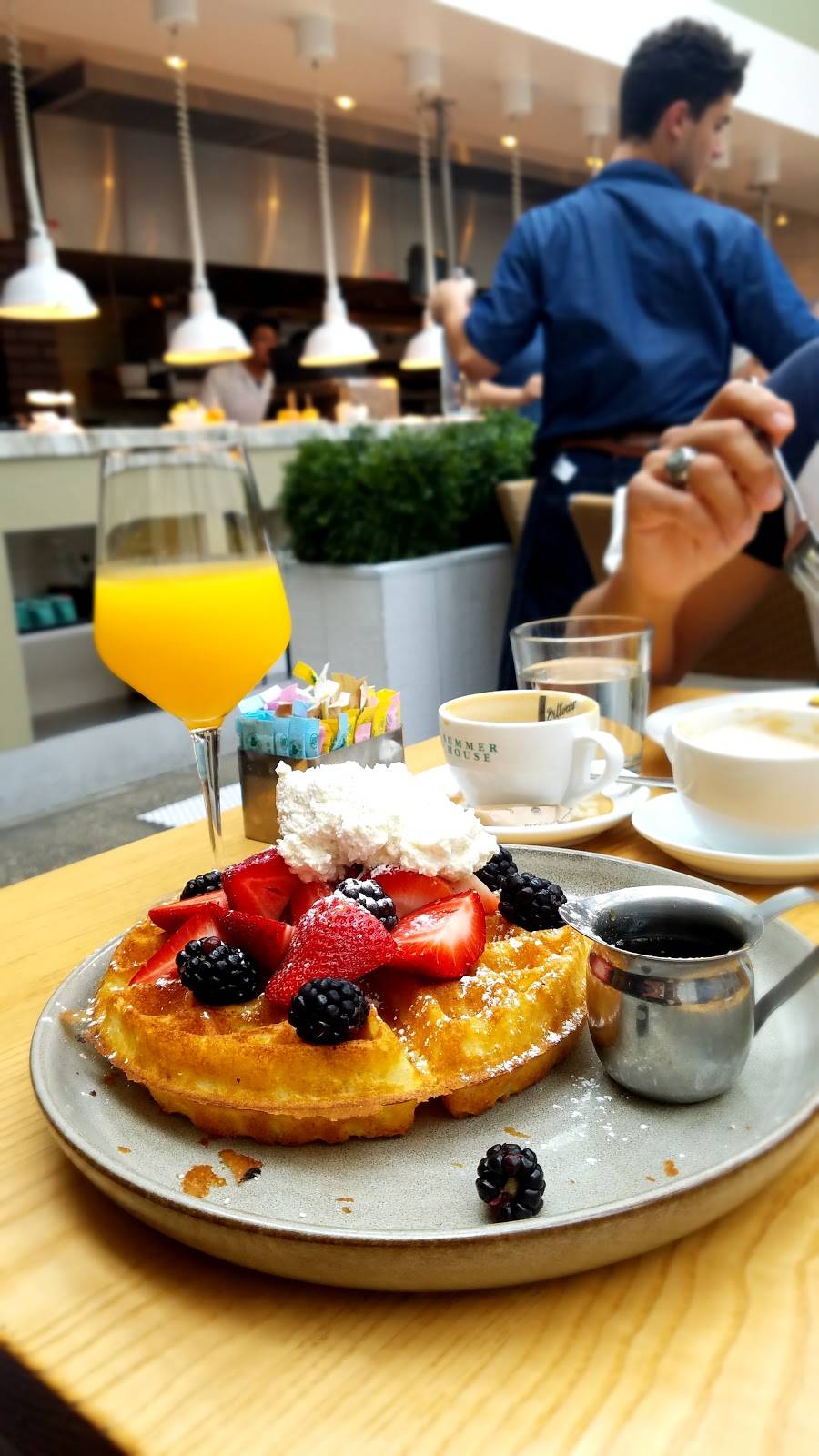 Summer House Santa Monica | restaurant | 1954 N Halsted St, Chicago, IL 60614, USA | 7736344100 OR +1 773-634-4100