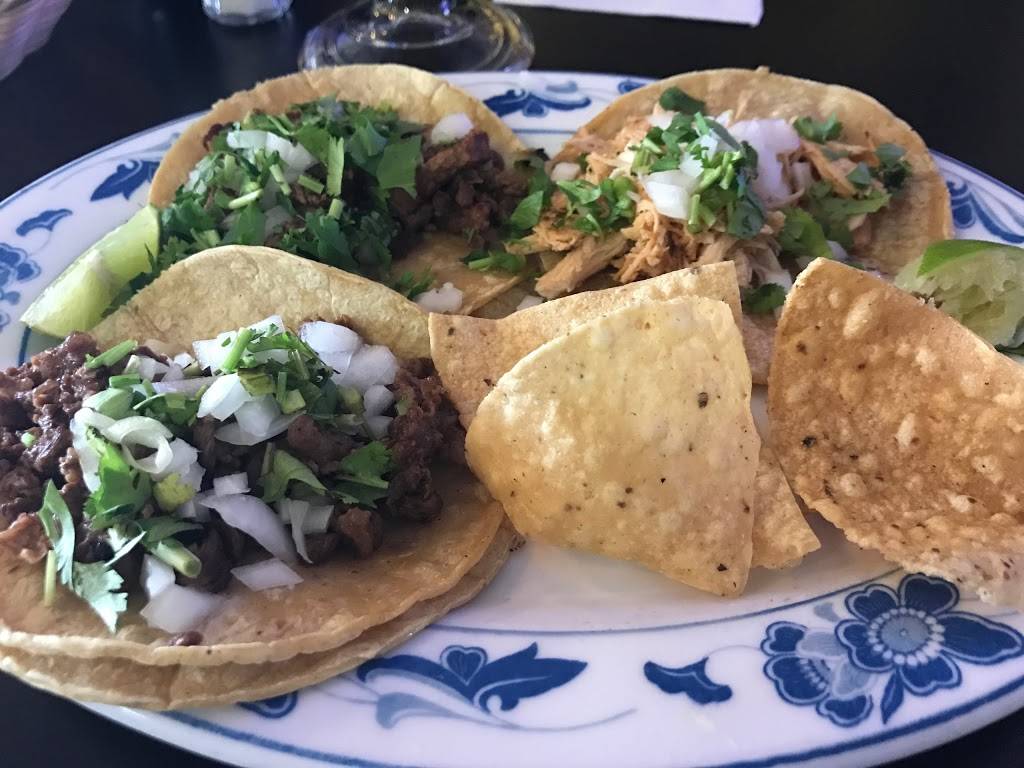 Mi Chapala | restaurant | 4 Golf Center, Hoffman Estates, IL 60169, USA | 8472527071 OR +1 847-252-7071