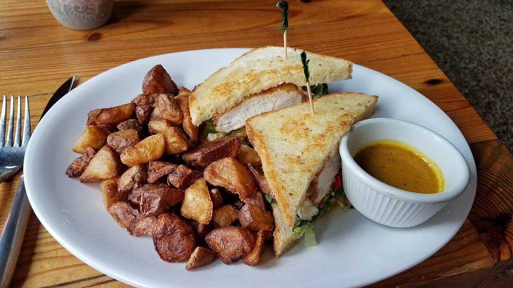 Centraal Grand Café and Tappery | restaurant | 2306 S Kinnickinnic Ave, Milwaukee, WI 53207, USA | 4147550378 OR +1 414-755-0378