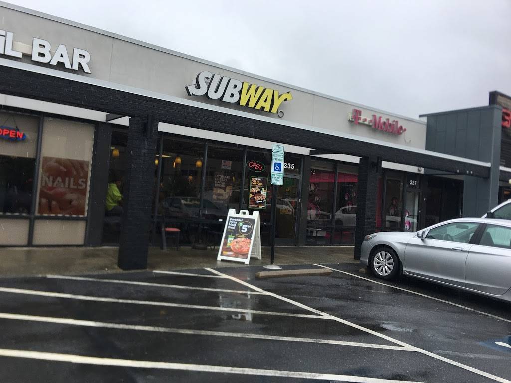 Subway | meal takeaway | 335 S Kings Dr, Charlotte, NC 28204, USA | 7043348272 OR +1 704-334-8272