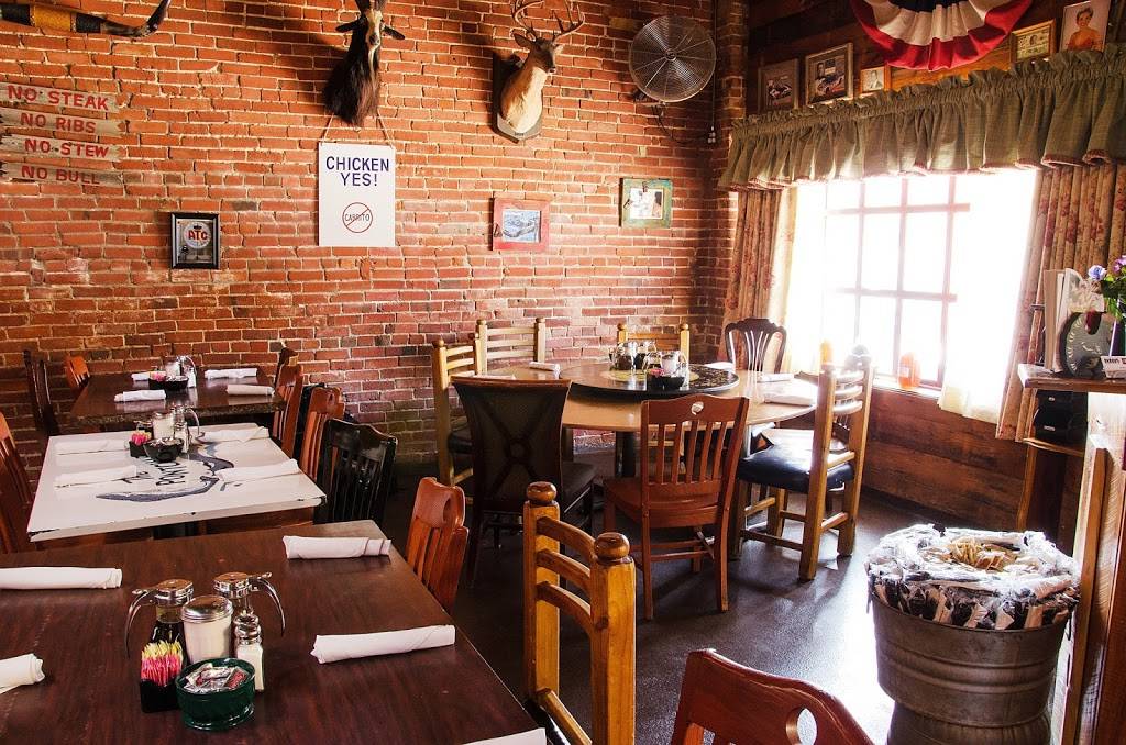 Babes Chicken Dinner House | restaurant | 104 N Oak St, Roanoke, TX 76262, USA | 8174912900 OR +1 817-491-2900