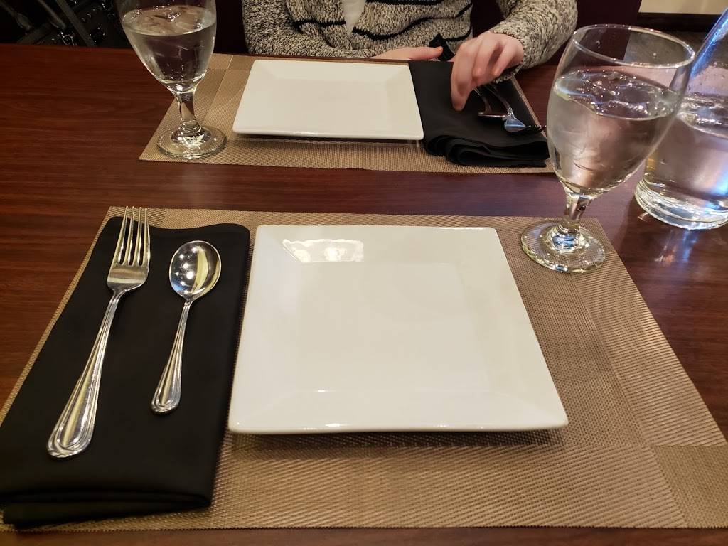 Tuptim Thai | restaurant | 2121 N Rock Rd #300, Wichita, KS 67206, USA | 3167682550 OR +1 316-768-2550