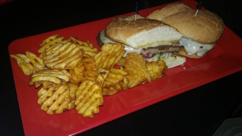 The Varsity Sports Bar And Grill | restaurant | 8112 Beechmont Ave, Cincinnati, OH 45255, USA | 5134743600 OR +1 513-474-3600