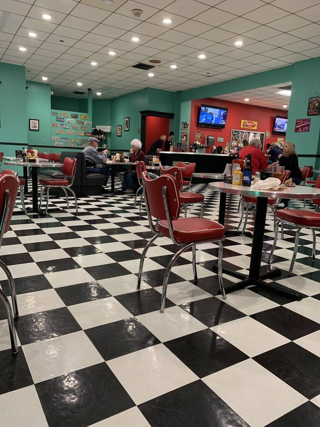 Lucky 7 Diner | restaurant | 5629 Nashville Rd, Franklin, KY 42134, USA | 2705867778 OR +1 270-586-7778