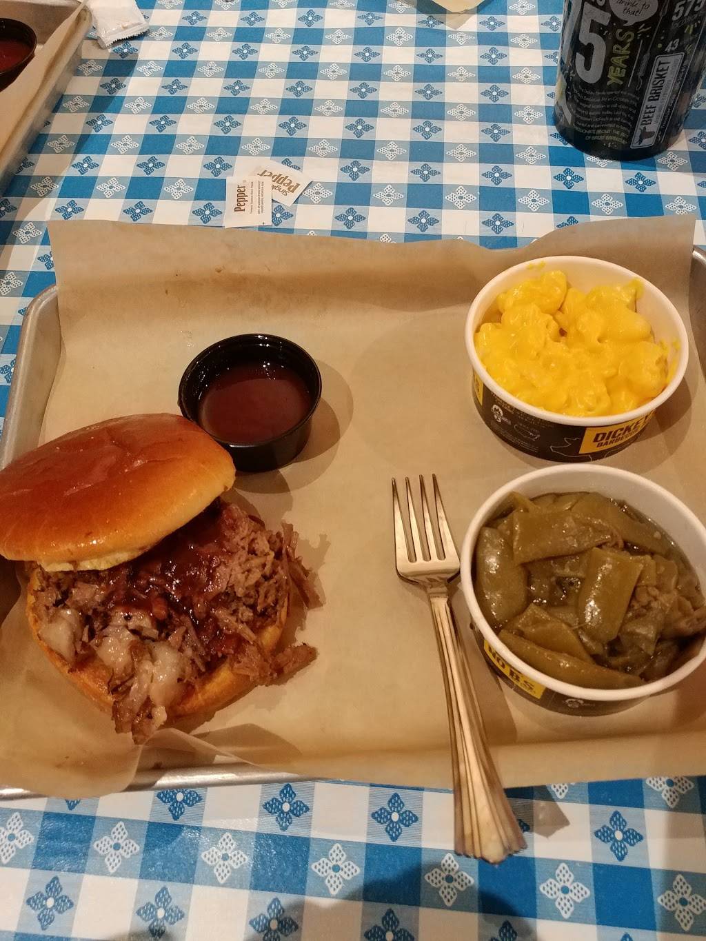Dickeys Barbecue Pit | restaurant | 845 S Perryville Rd #115, Rockford, IL 61108, USA | 8155991110 OR +1 815-599-1110