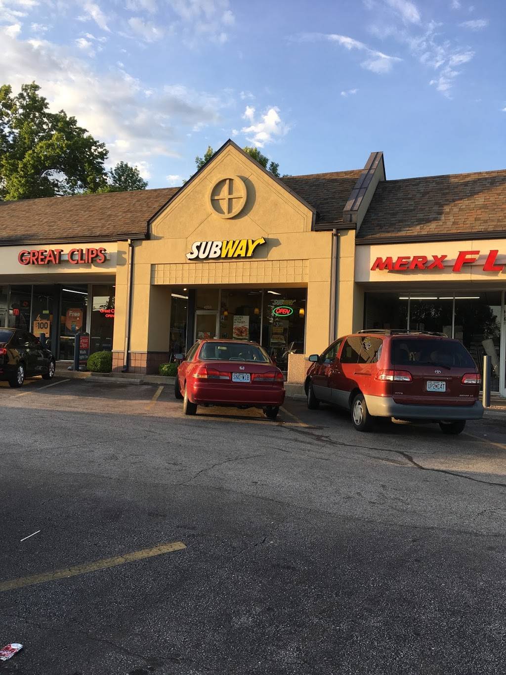 Subway | restaurant | 4251 Bayless Ave, St. Louis, MO 63123, USA | 3146383549 OR +1 314-638-3549