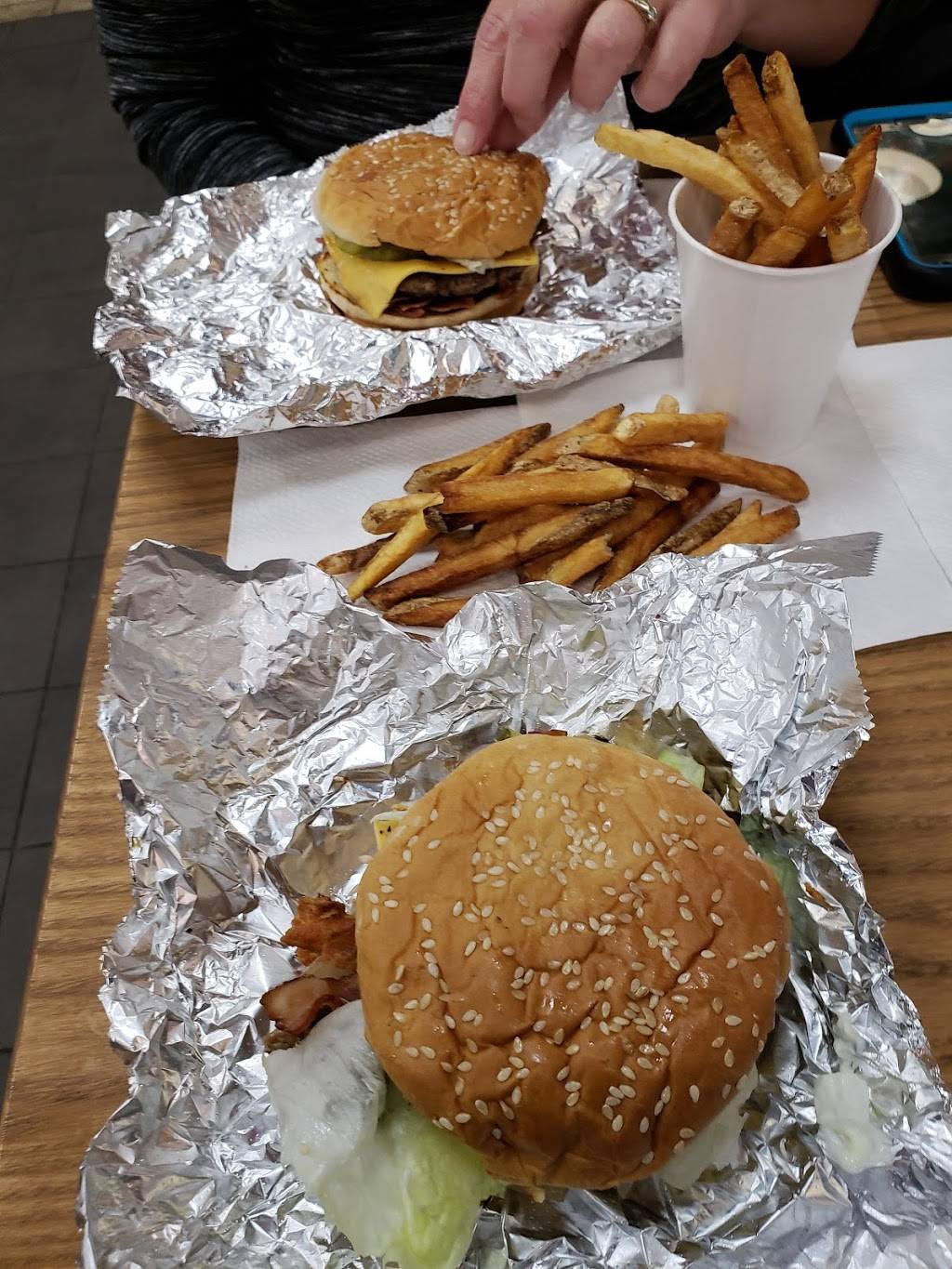 Five Guys | restaurant | 4800 Golf Rd, Eau Claire, WI 54701, USA | 7155141744 OR +1 715-514-1744