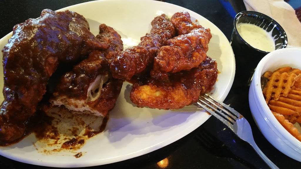 Pluckers Wing Bar | restaurant | 1400 Shepherd Dr, Houston, TX 77007, USA | 7138649464 OR +1 713-864-9464