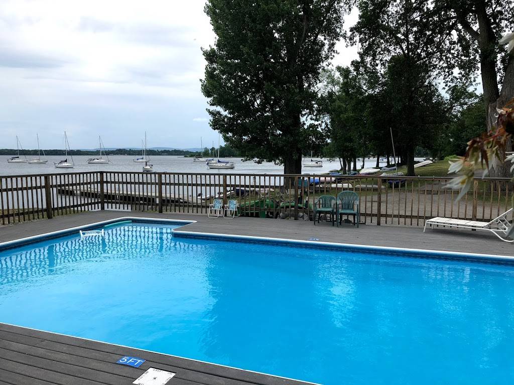 Two Heros Grill And Tiki Bar | restaurant | 2253 Pelots Point Rd, North Hero, VT 05474, USA | 8023723900 OR +1 802-372-3900