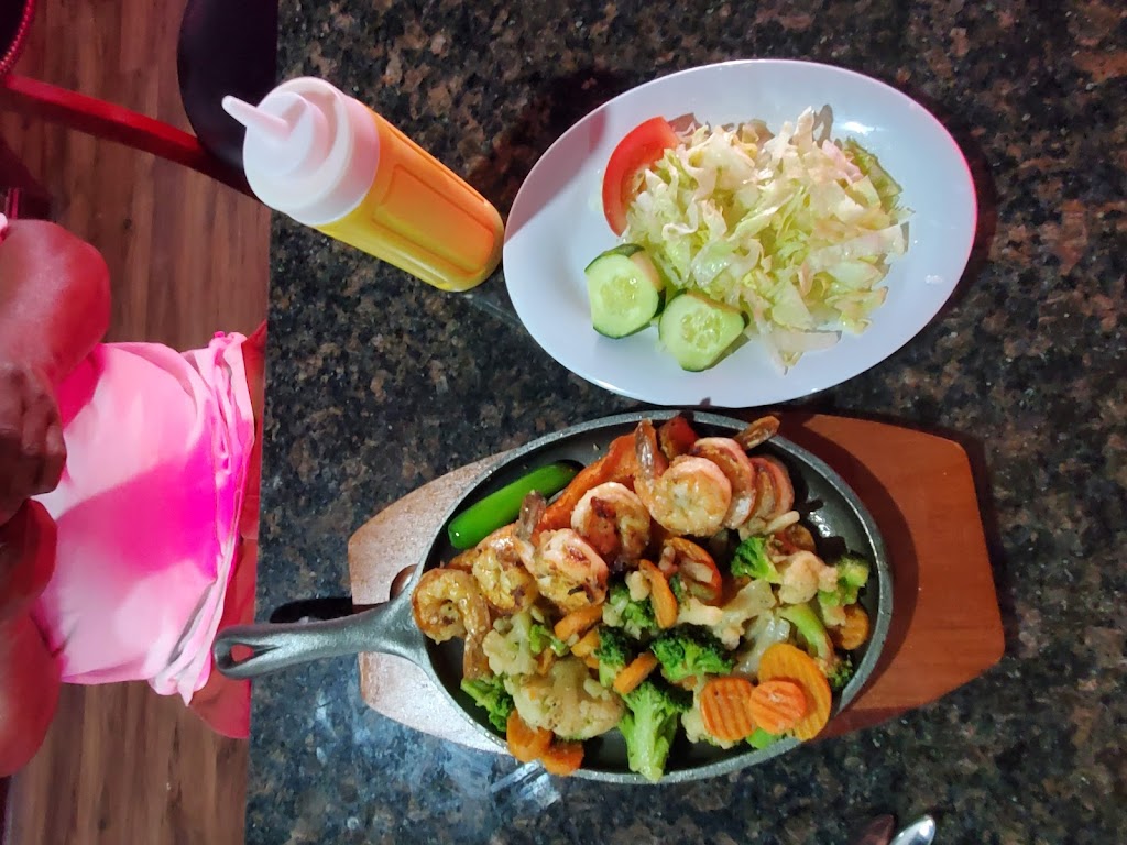 Cinco Estrellas Bar and Restaurant | restaurant | 215-52 Jamaica Ave, Queens, NY 11428, USA | 7187495421 OR +1 718-749-5421