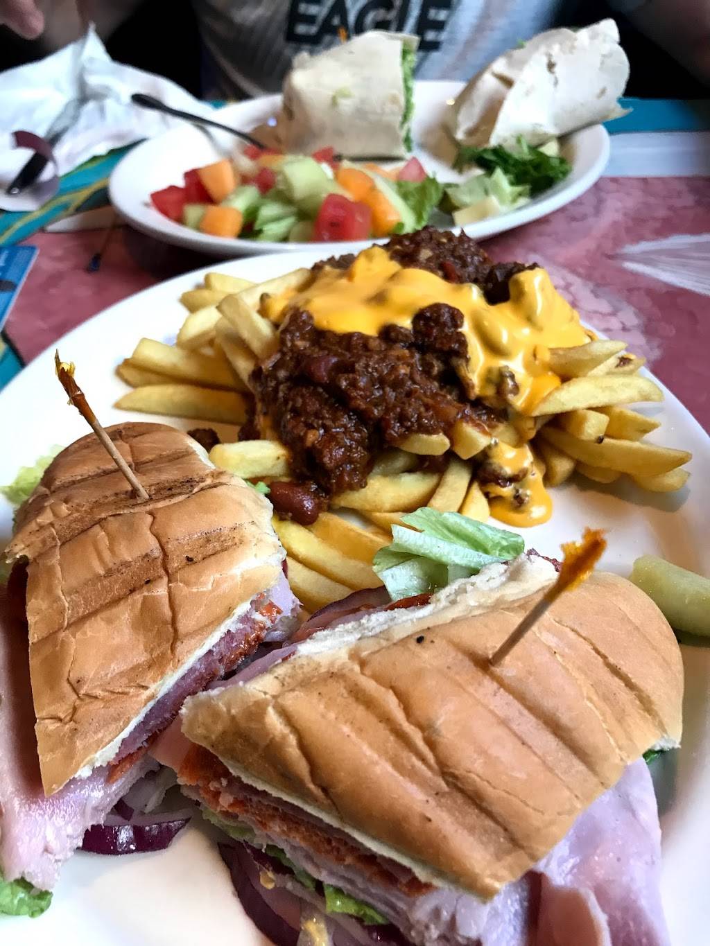 Beaches Bar And Grill | restaurant | 4299 Collins Ave, Miami Beach, FL 33140, USA | 3056721910 OR +1 305-672-1910