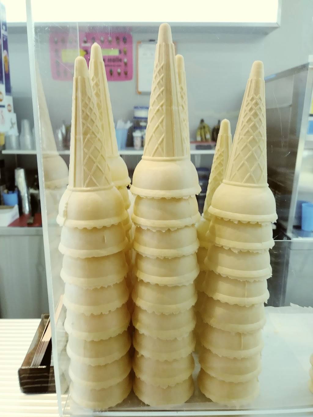 Milk Bar LHirondelle | restaurant | 102 Rue Saint-Laurent, Saint-Eustache, QC J7P 5A4, Canada | 4509832454 OR +1 450-983-2454