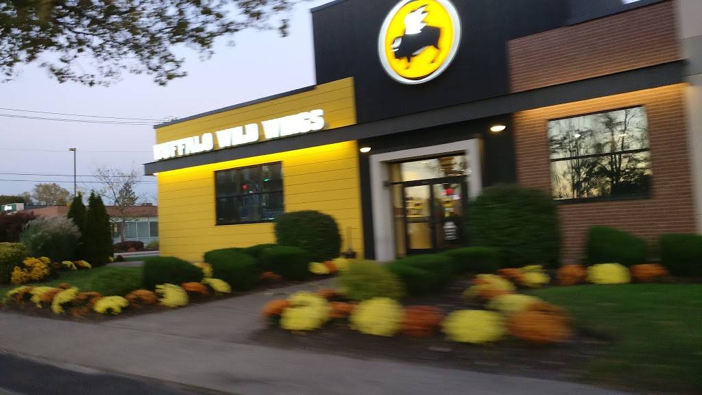 Buffalo Wild Wings | restaurant | 3131 Long Beach Rd, Oceanside, NY 11572, USA | 5165369453 OR +1 516-536-9453