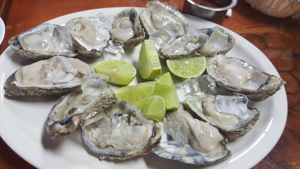 Mariscos Los Sauces | restaurant | 742 Burnham Ave, Calumet City, IL 60409, USA | 7089337340 OR +1 708-933-7340