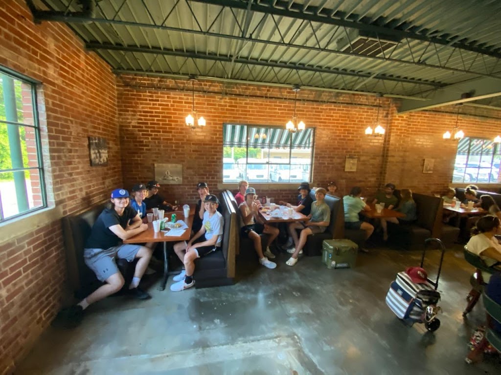 Mudville Public House | restaurant | 2 E 2 St, Parkville, MO 64152, USA | 8165994001 OR +1 816-599-4001