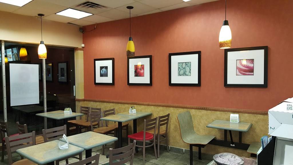 Subway | restaurant | 547 Main St, Medfield, MA 02052, USA | 5083591525 OR +1 508-359-1525
