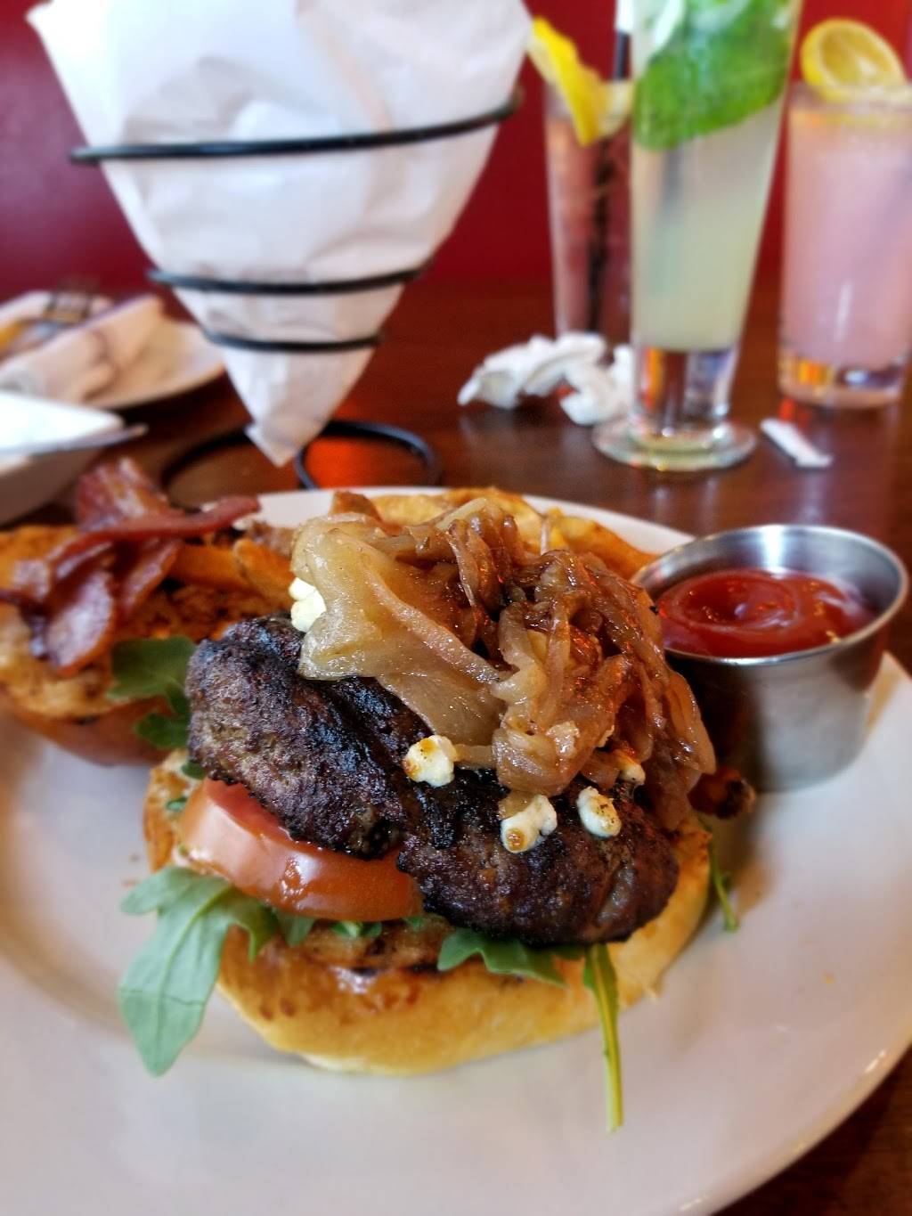 Not Your Average Joes | restaurant | 14 Mazzeo Dr, Randolph, MA 02368, USA | 7819617200 OR +1 781-961-7200