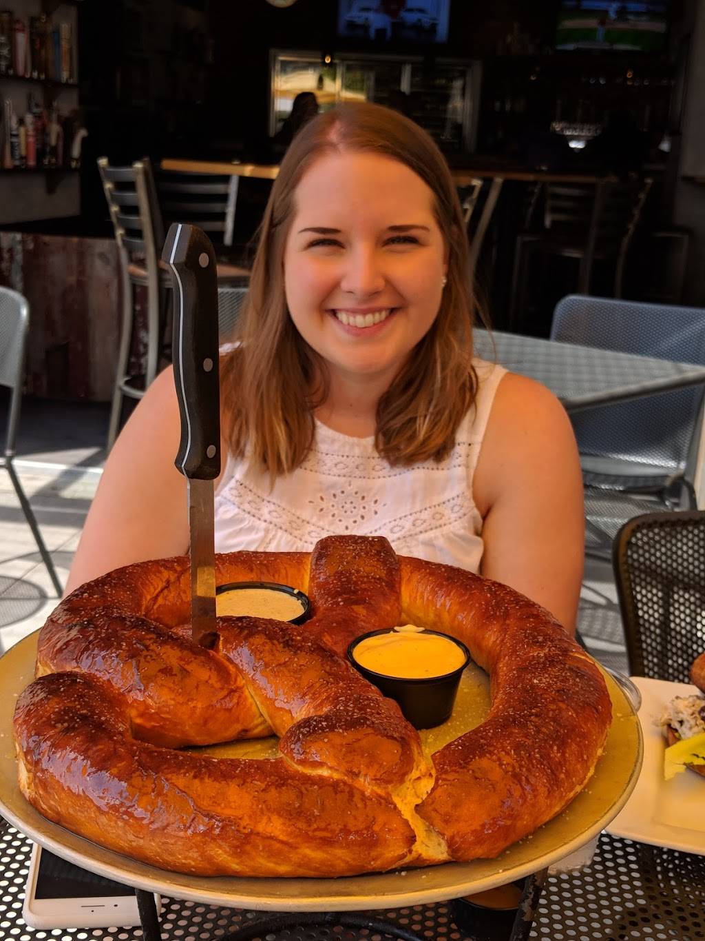 Beerhead Bar & Eatery - Cleveland Flats | restaurant | 1156 W 11th St, Cleveland, OH 44113, USA | 2166212000 OR +1 216-621-2000