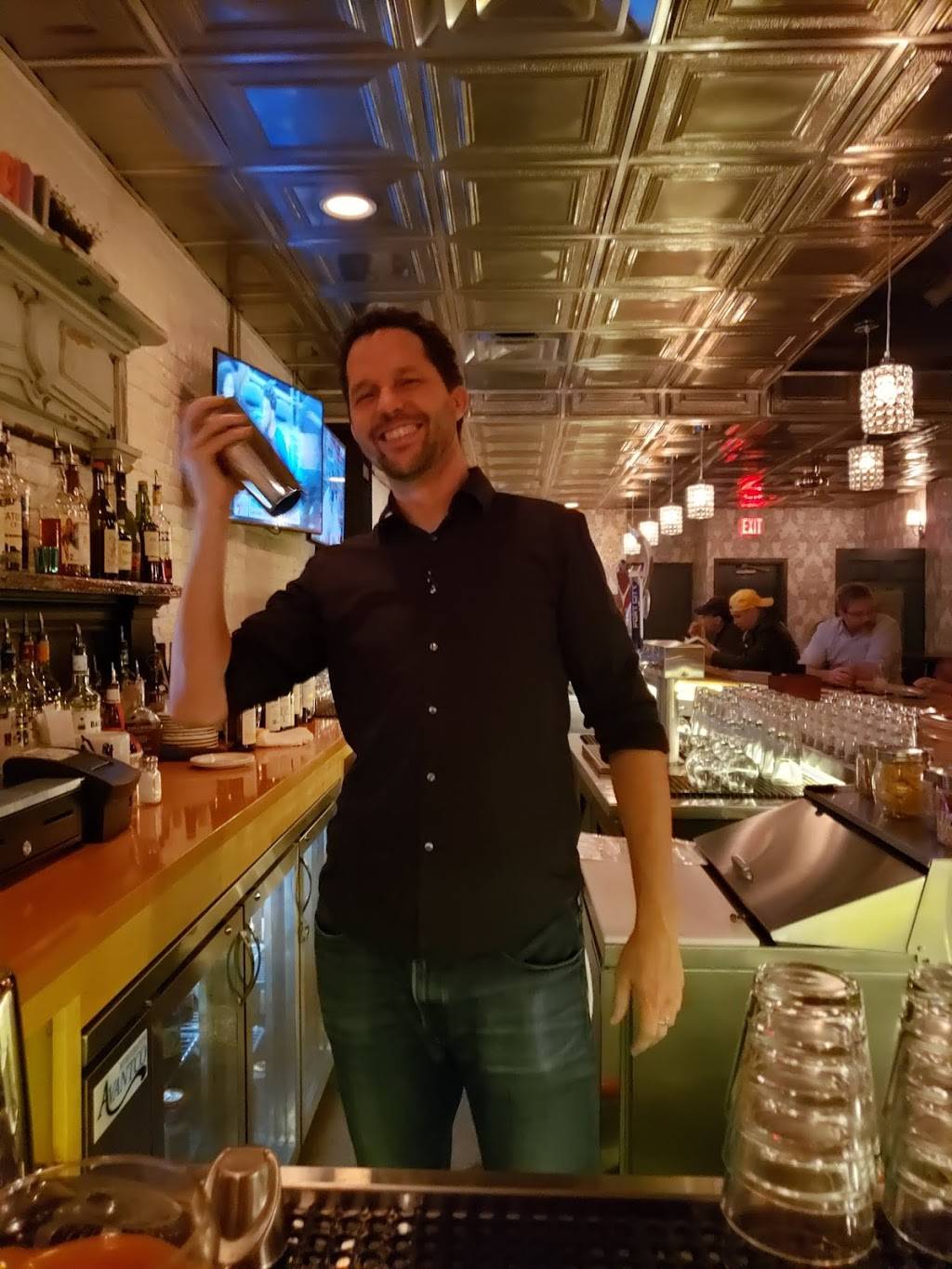 The Light Horse | restaurant | 715 King St, Alexandria, VA 22314, USA | 7035490533 OR +1 703-549-0533