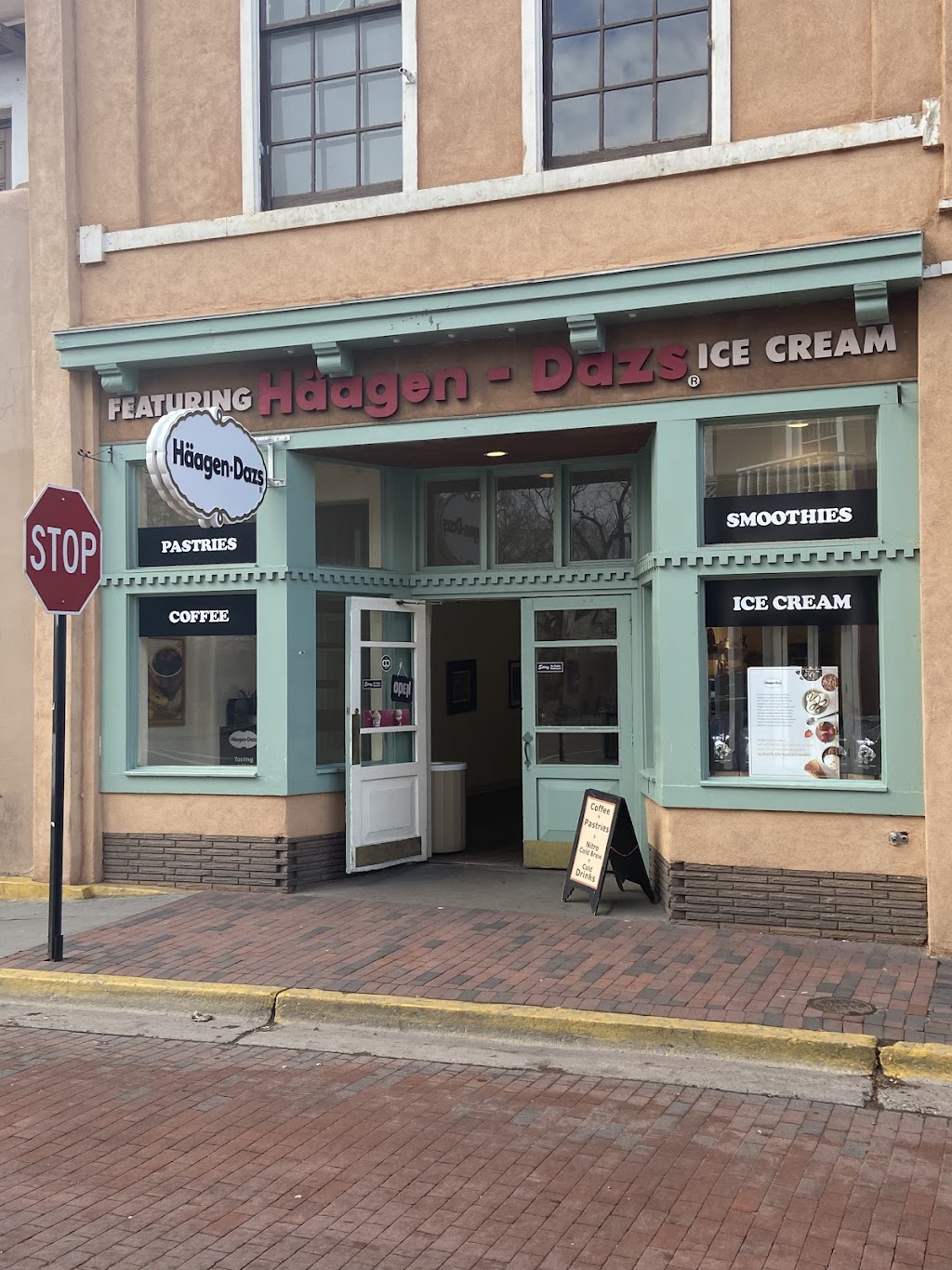 Santa Fe Espresso Co: Häagen-Dazs Ice Cream | cafe | 56 E San Francisco St, Santa Fe, NM 87501, USA | 5059883858 OR +1 505-988-3858