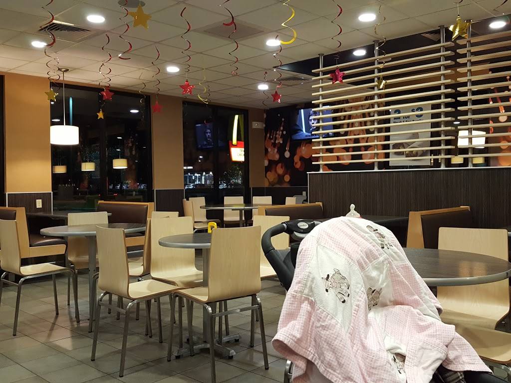 McDonalds | cafe | 7685 West Broadway, Brooklyn Park, MN 55428, USA | 7634254240 OR +1 763-425-4240