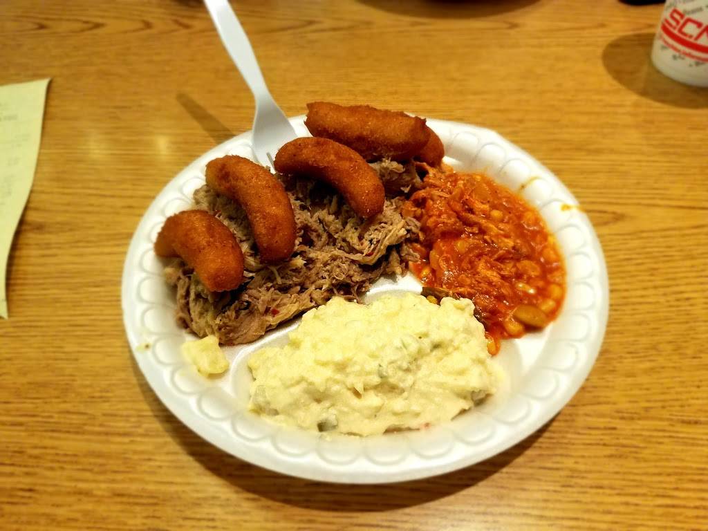 Smithfields Chicken N Bar-B-Q | restaurant | 2020 Olde Regent Way, Leland, NC 28451, USA | 9103716900 OR +1 910-371-6900