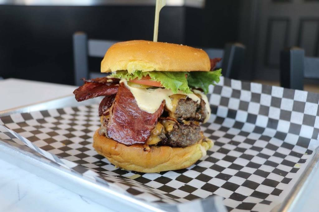 Top Gun Burger | restaurant | 16 Jutland Rd, Etobicoke, ON M8Z 2G9, Canada | 4162512777 OR +1 416-251-2777