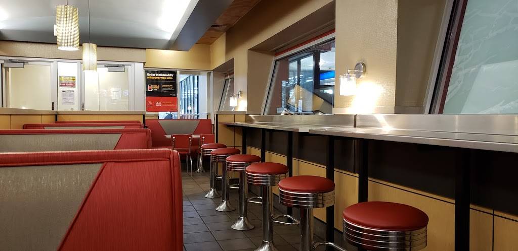 McDonalds | meal takeaway | 300 Moasis Dr, Little Chute, WI 54140, USA | 9206879180 OR +1 920-687-9180