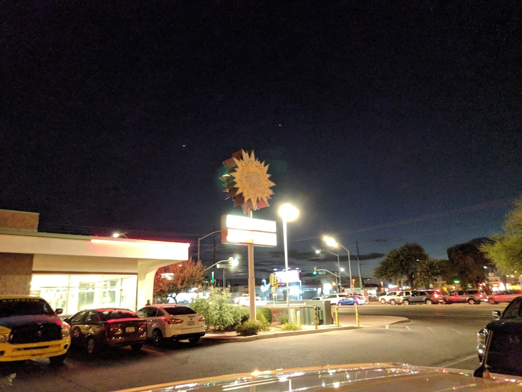 Lucky Wishbone | restaurant | 4701 E Broadway Blvd, Tucson, AZ 85711, USA | 5203275679 OR +1 520-327-5679