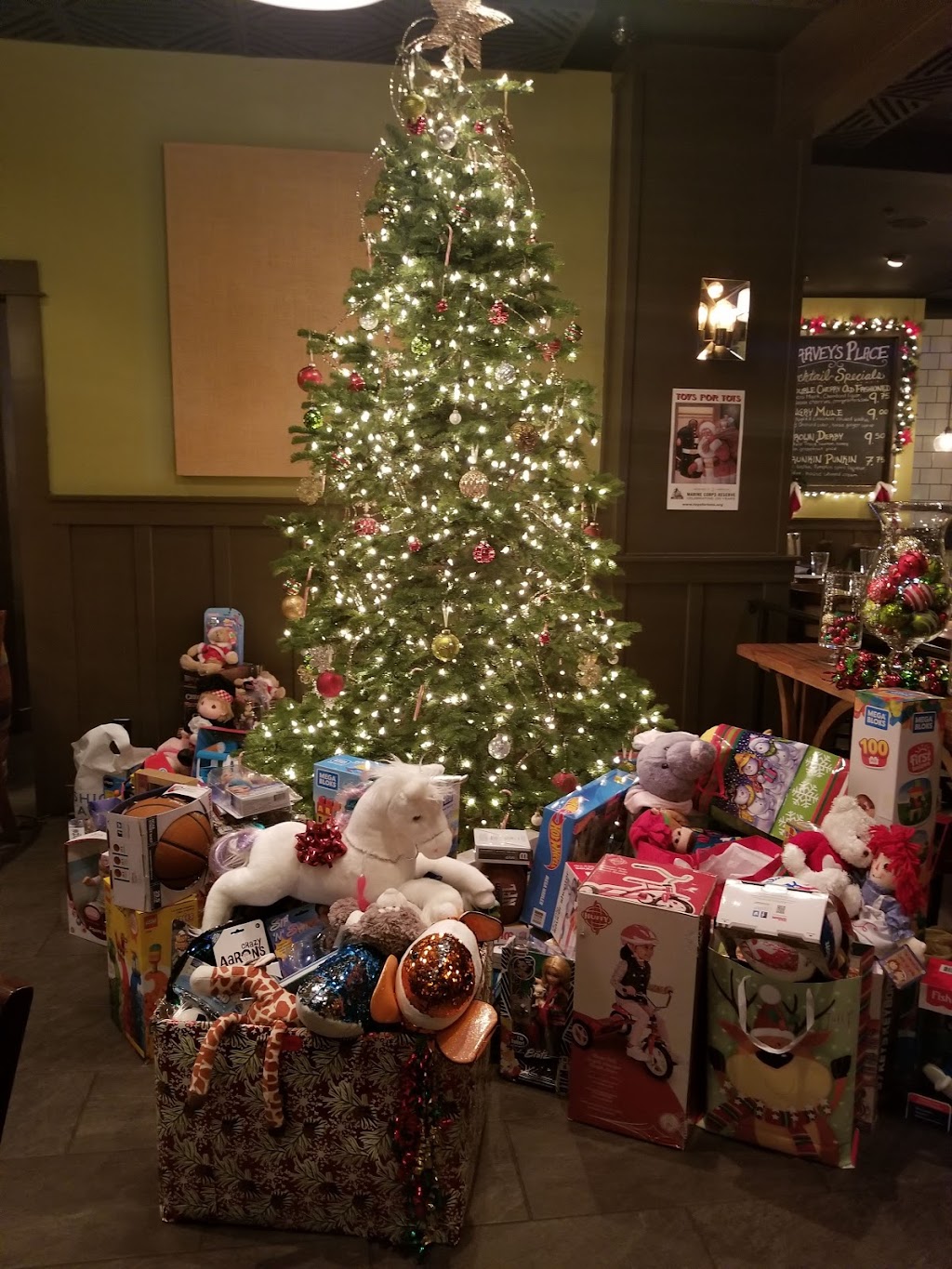 Harveys Place | restaurant | 50 E Main St, Ashland, OR 97520, USA | 5414889511 OR +1 541-488-9511