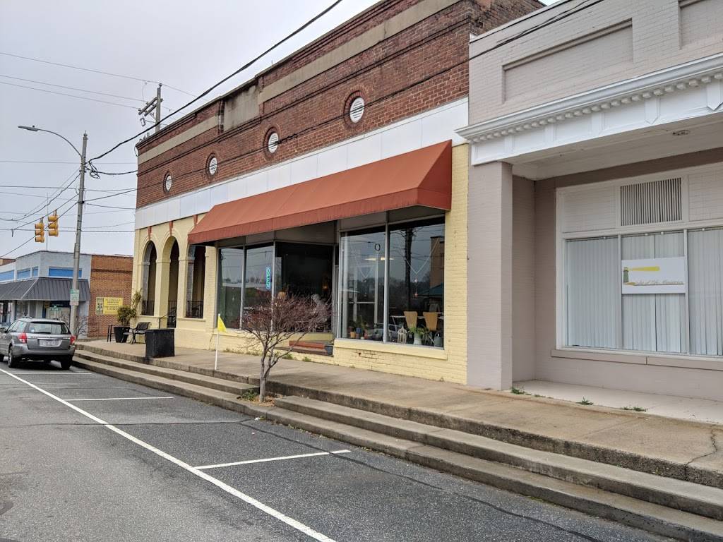 Peppercorn Restaurant | restaurant | 138 N Chatham Ave, Siler City, NC 27344, USA | 9195483145 OR +1 919-548-3145