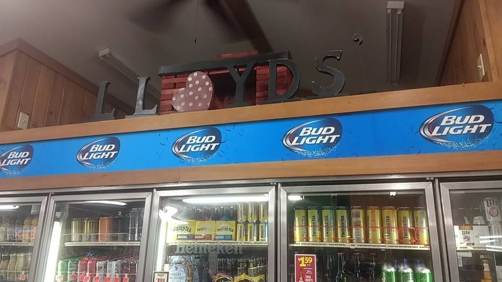 Lloyds Family Market | restaurant | 10 Gilman Falls Ave, Old Town, ME 04468, USA | 2078273701 OR +1 207-827-3701