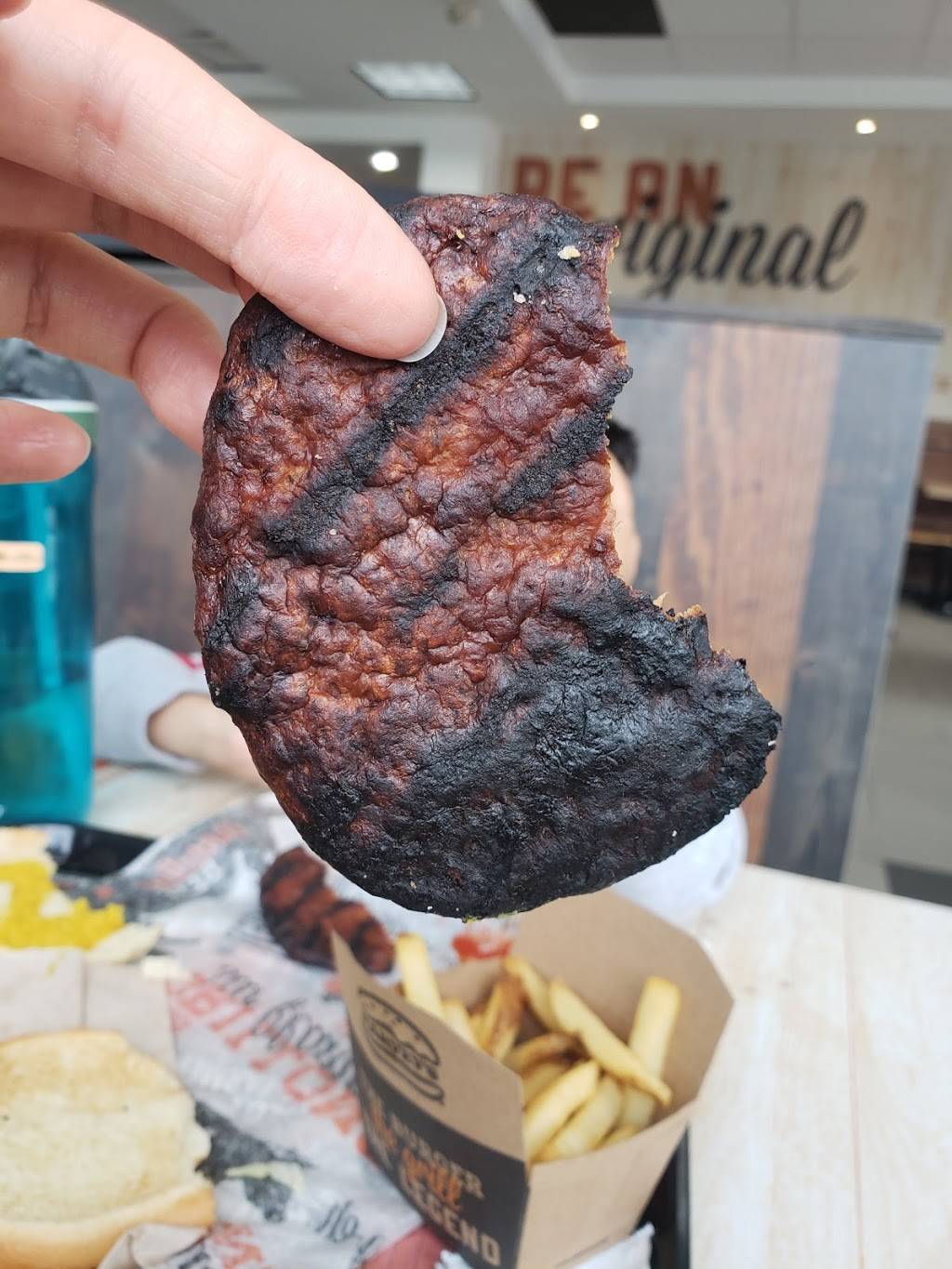 Harveys | restaurant | 4355 King St E, Kitchener, ON N2P 2E9, Canada | 5196509601 OR +1 519-650-9601