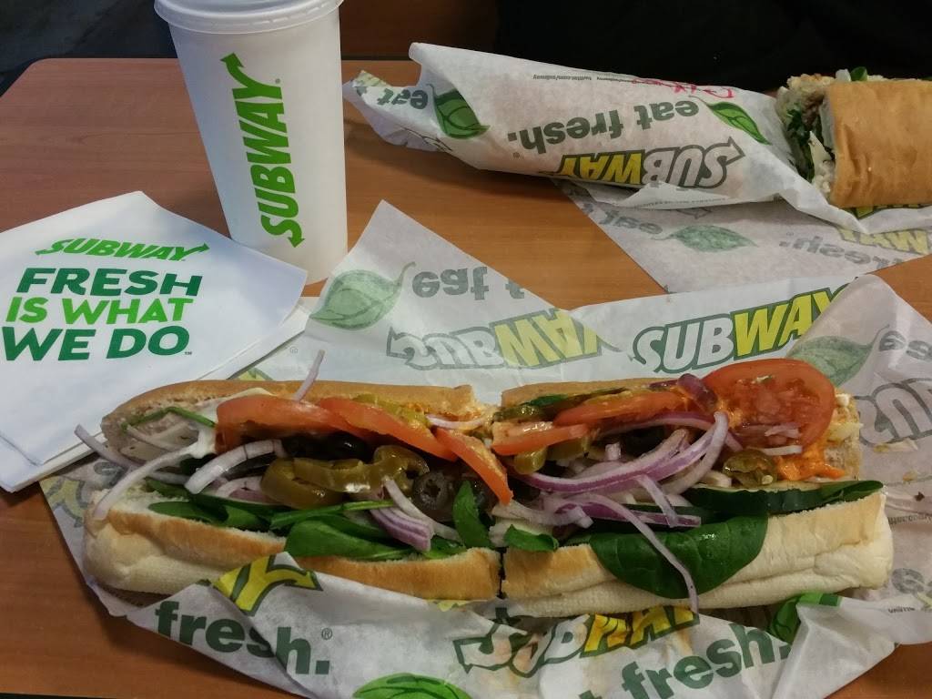 Subway Restaurants | restaurant | 24270 Lyons Ave, Santa Clarita, CA 91321, USA | 6612534999 OR +1 661-253-4999