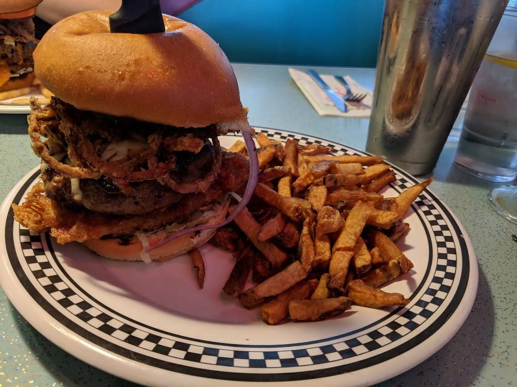 Melanie Pringles Restaurant | restaurant | 80 Thickson Rd S, Whitby, ON L1N 7T2, Canada | 9054301959 OR +1 905-430-1959