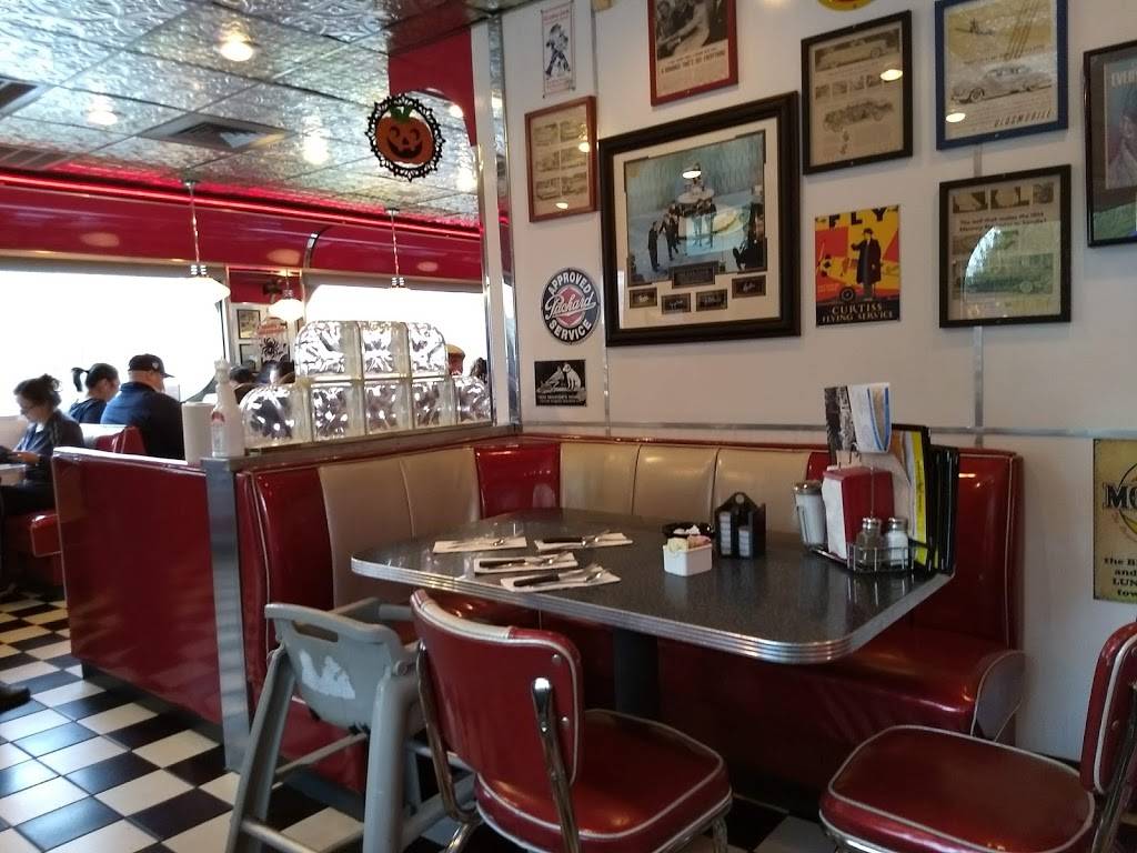 Daves Diner | restaurant | 390 W Grove St, Middleborough, MA 02346, USA | 5089234755 OR +1 508-923-4755