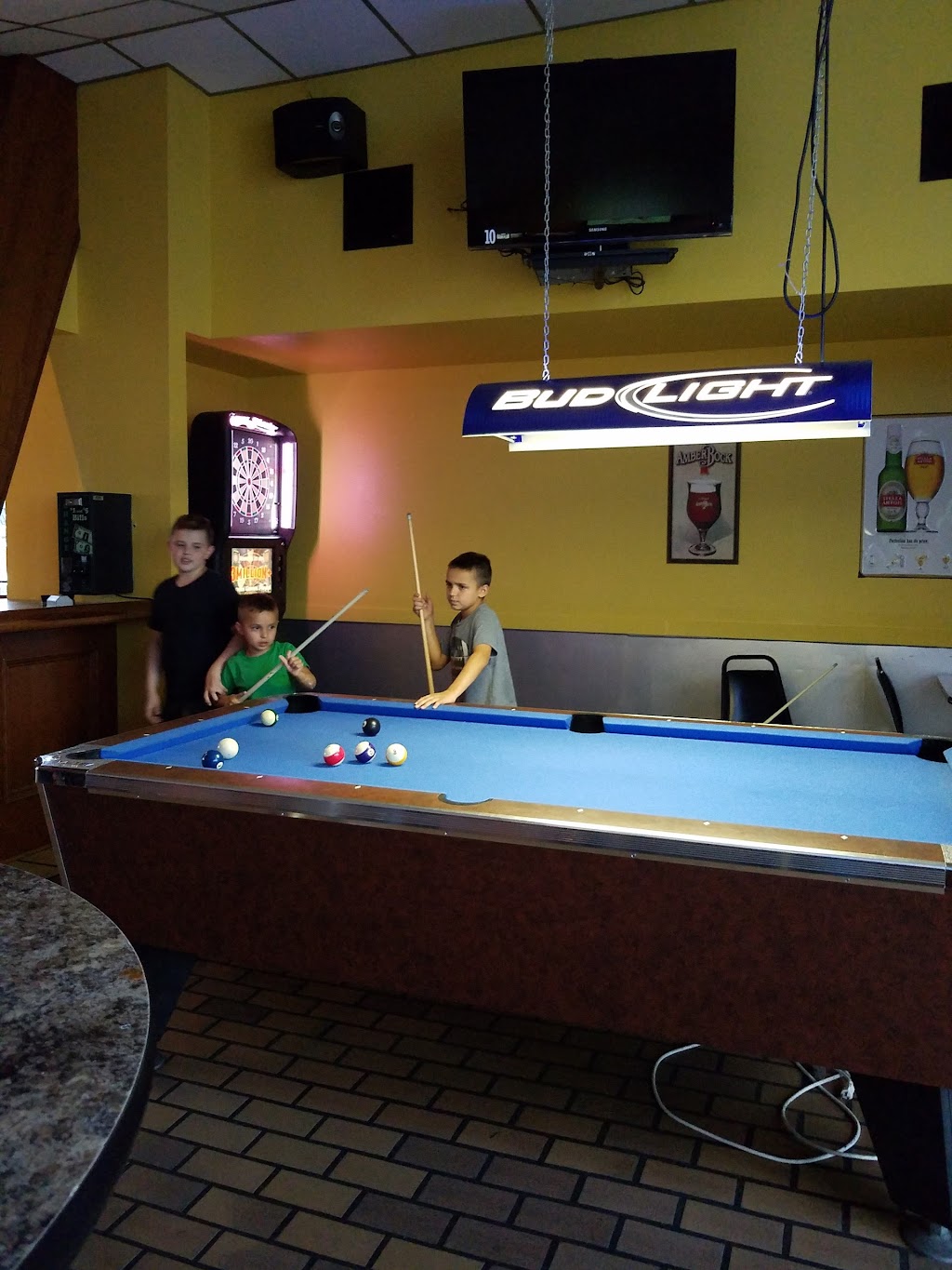 Primetime Sports Bar & Restaurant | restaurant | 4001 Center Point Rd NE, Cedar Rapids, IA 52402, USA | 3193932883 OR +1 319-393-2883