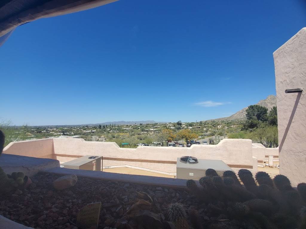 Lookout Bar & Grille | restaurant | 245 E Ina Rd, Tucson, AZ 85704, USA | 5202971151 OR +1 520-297-1151