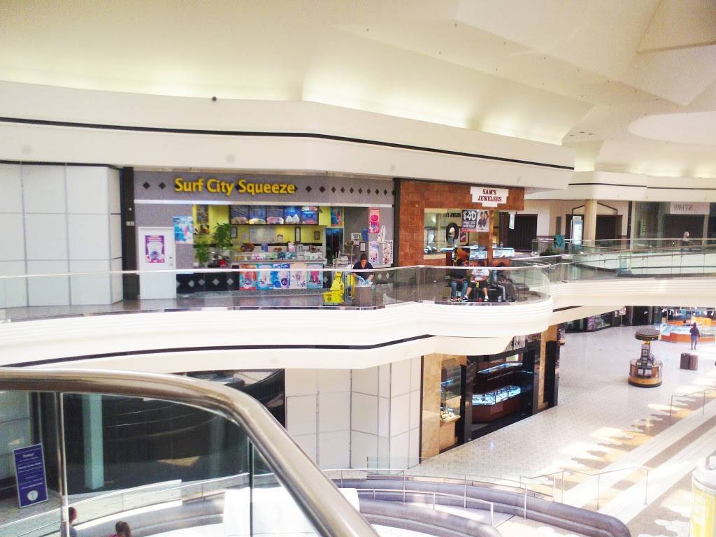 Surf City Squeeze | restaurant | 2247 Hilltop Mall Rd # 247, Richmond, CA 94806, USA | 5107585009 OR +1 510-758-5009